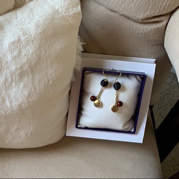 Red and black beaded earrings - Picture 2 of 3